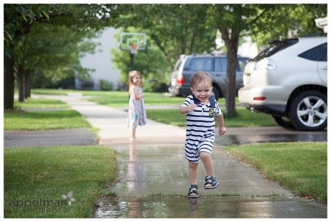 Naperville Child Photographer, Naperville Lifestyle Photographer, child portrait, kid portraits, child photo, kid photos, naperville photographer, oak park, IL, chicago, aurora IL, plainfield IL, family photographer, family portraits, sprinkler, color, toddlers