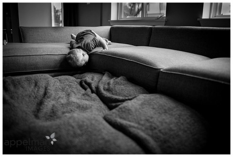 baby on the couch black and white photo of little one at home playing by naperville candid photographer lifestyle session