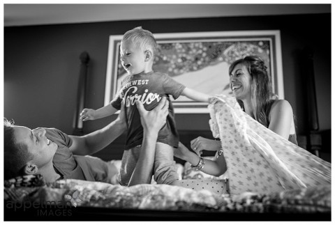 pillow fight with mama and daddy baby at home naperville oswego lifestyle photographer