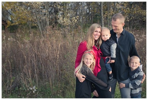 Blonde Family in Naperville mini session outdoors for fall